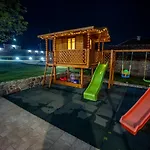 Villa къща за приятели недкови