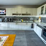 къща за приятели недкови