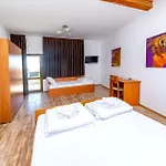 Villa къща за приятели недкови