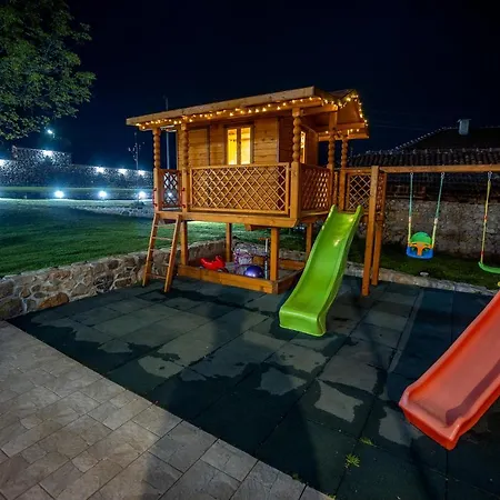 Villa къща за приятели недкови
