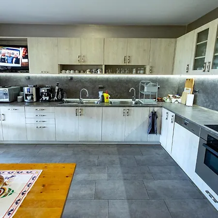 къща за приятели недкови