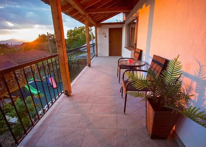 Villa къща за приятели недкови